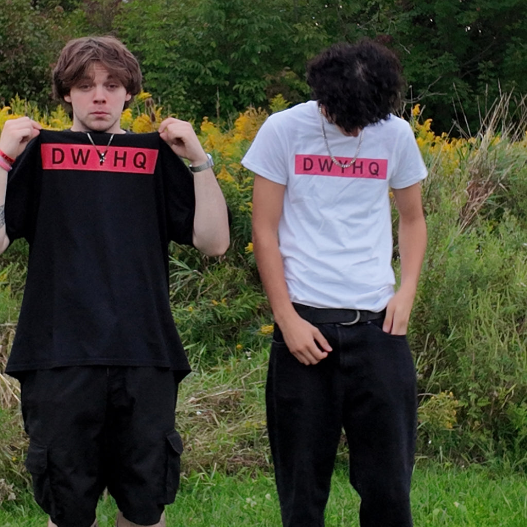 DWYHQ - BOX LOGO TEE