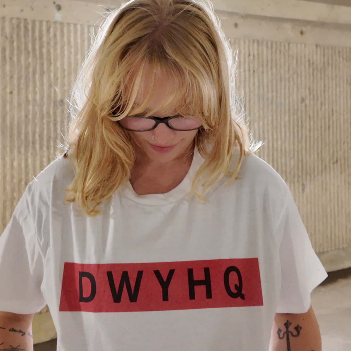 DWYHQ - BOX LOGO TEE